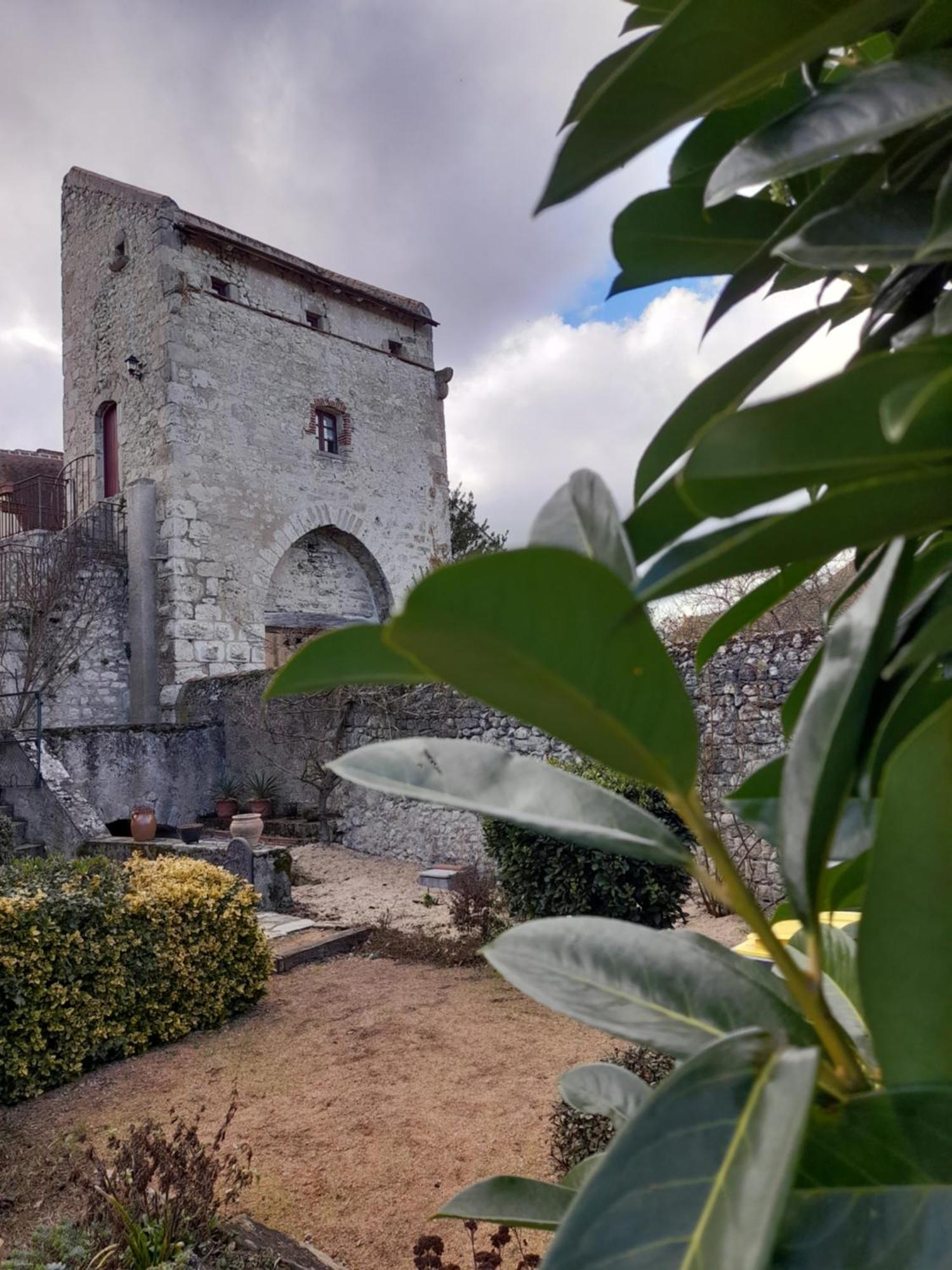 La Maison Du De Condé Charroux-dʼAllier